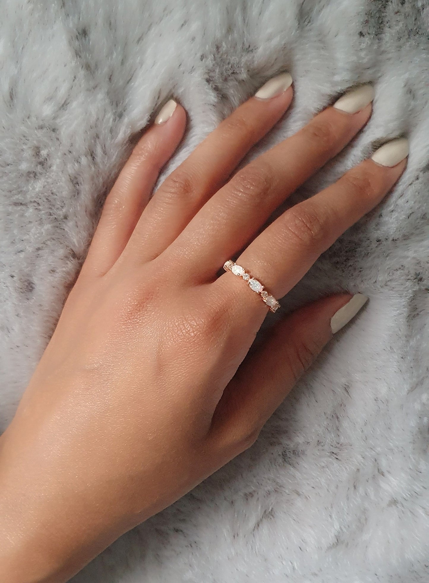 Opal Ring White