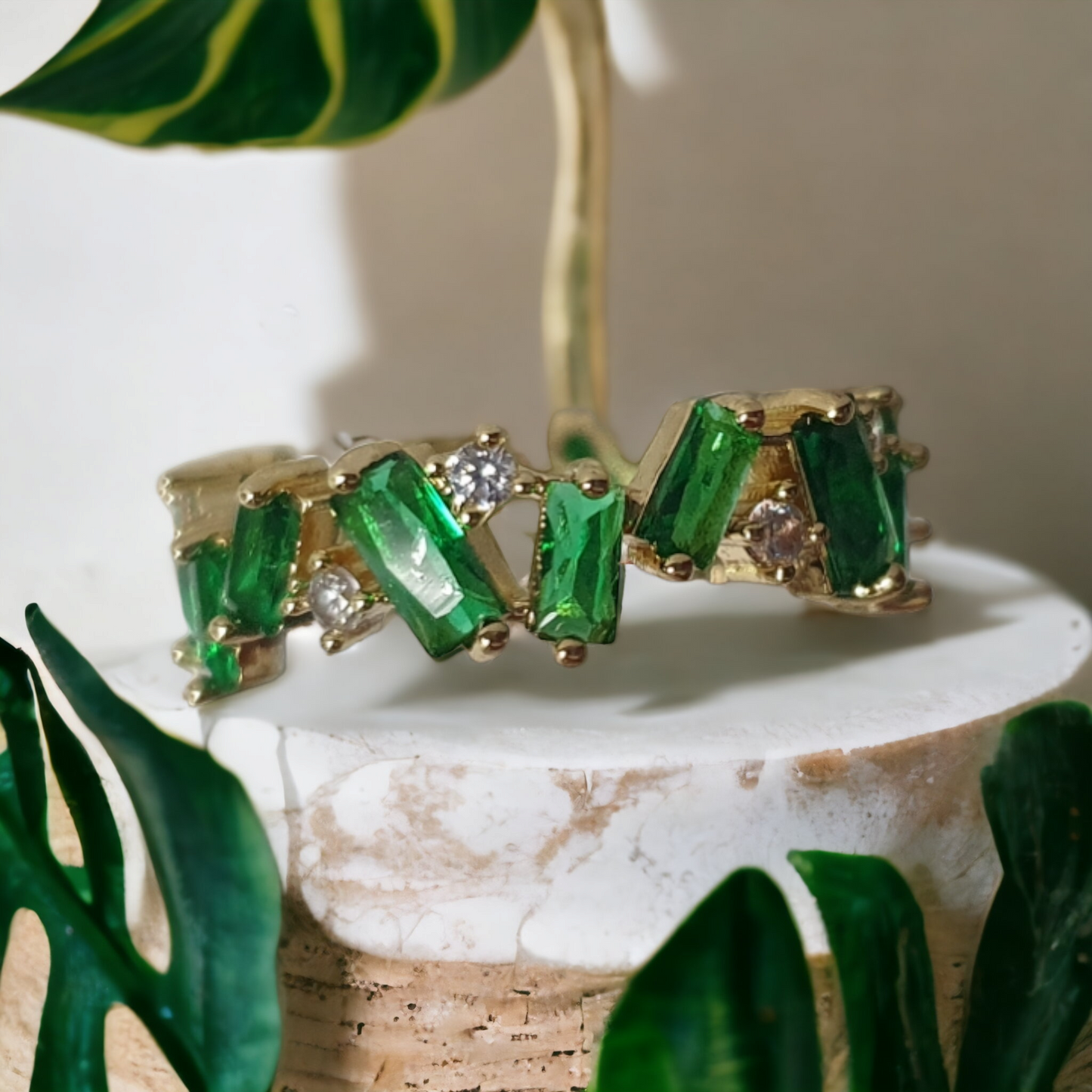 Asymmetric Ring Green